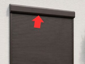 住宅の窓に付いたシャッターボックス