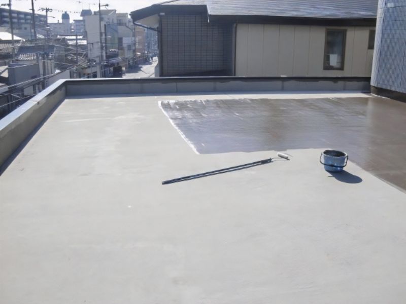 屋根・ベランダ防水のウレタン防水は何年持つ？耐用年数の目安と確認ポイント